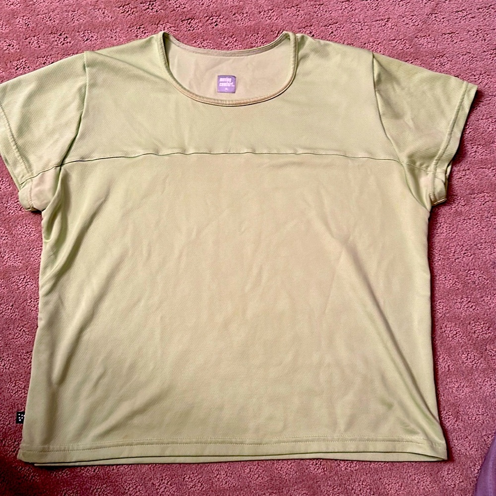 Moving Comfort exercise top. XL. Short sleeve